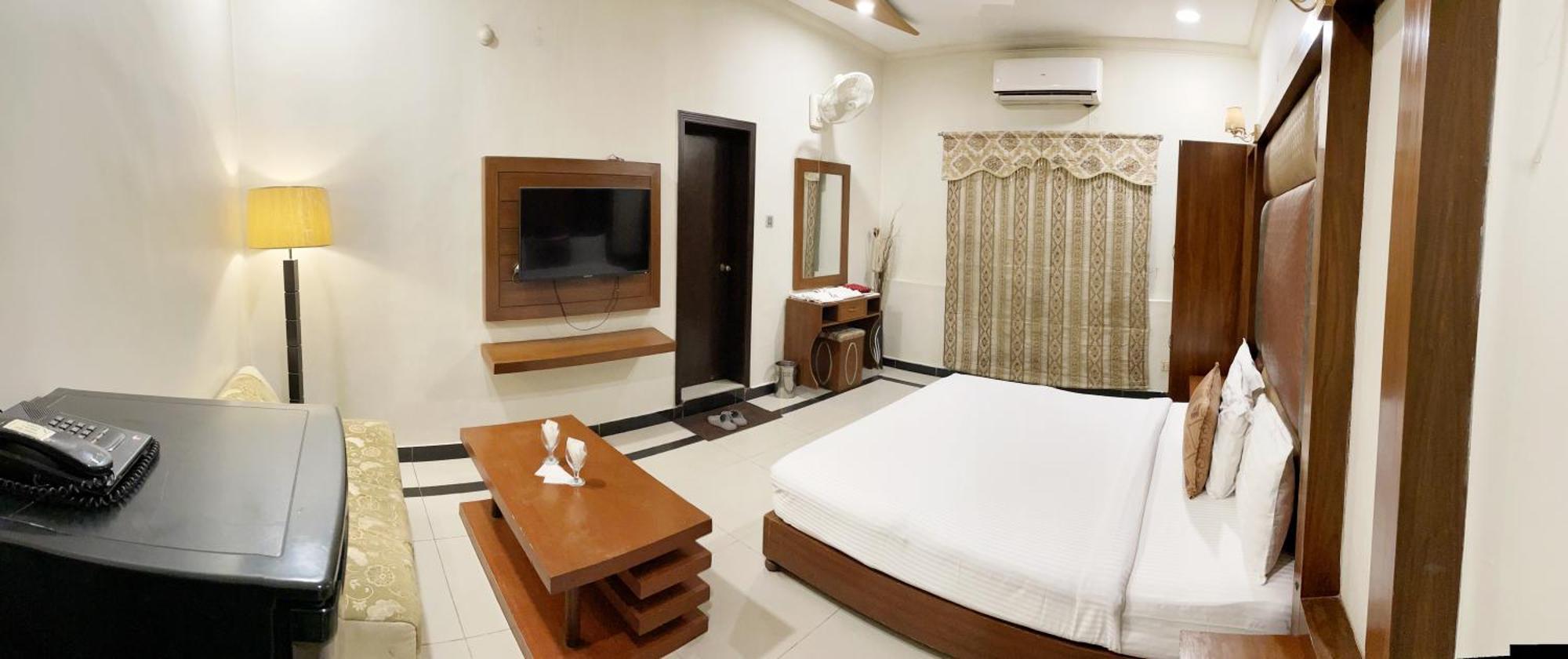The Grand Hotel Multan Eksteriør billede