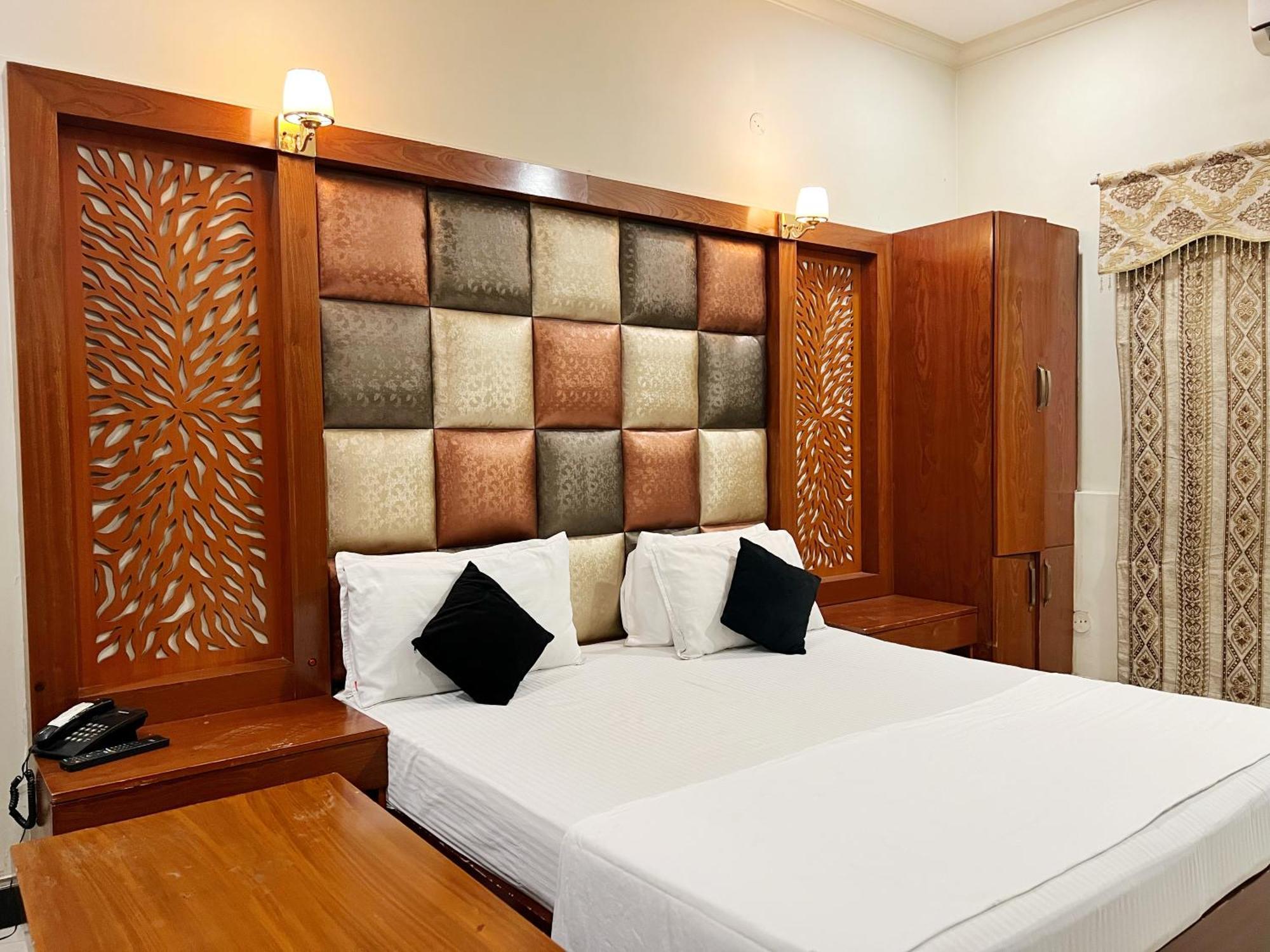 The Grand Hotel Multan Eksteriør billede
