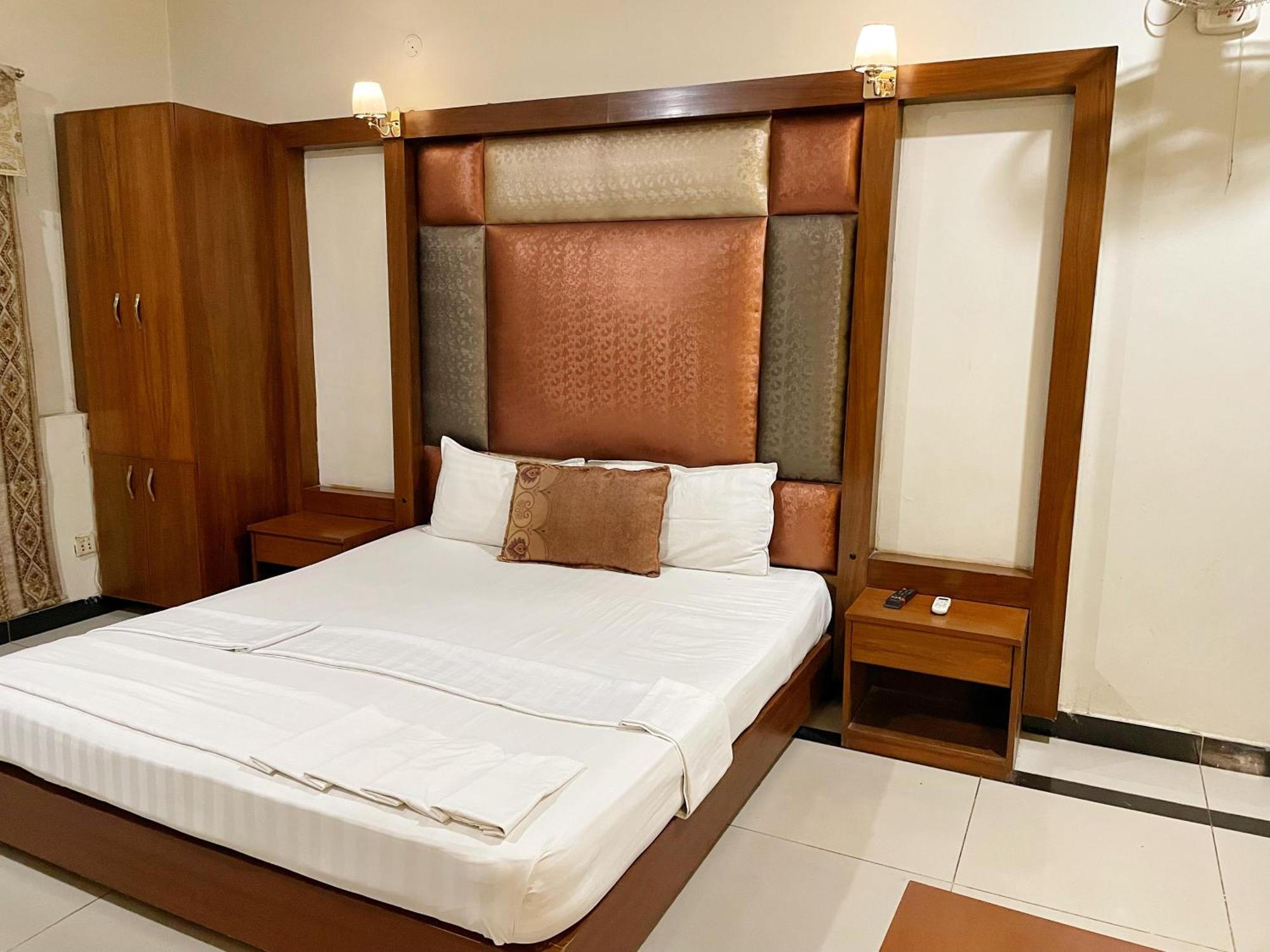 The Grand Hotel Multan Eksteriør billede