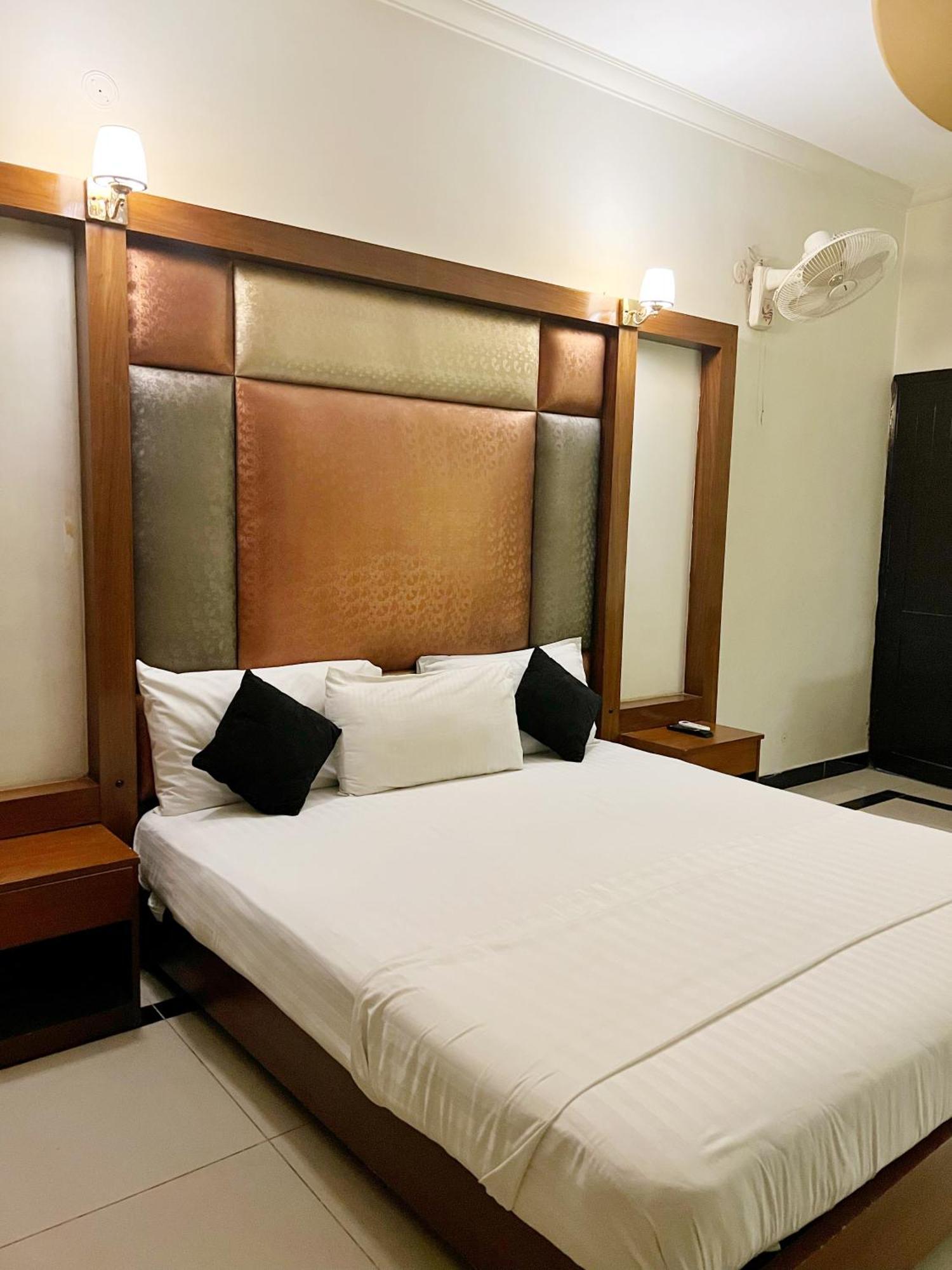 The Grand Hotel Multan Eksteriør billede