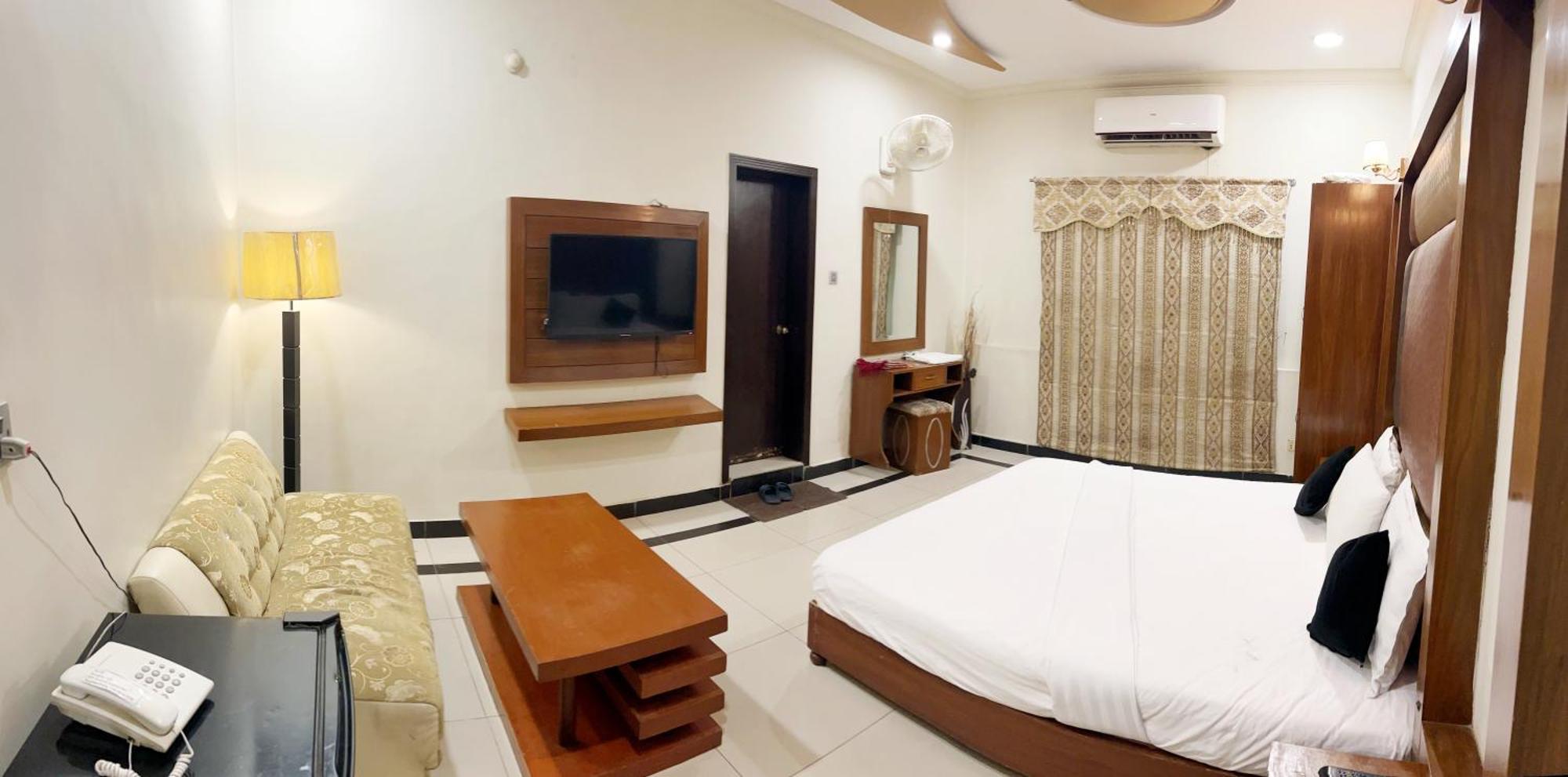 The Grand Hotel Multan Eksteriør billede