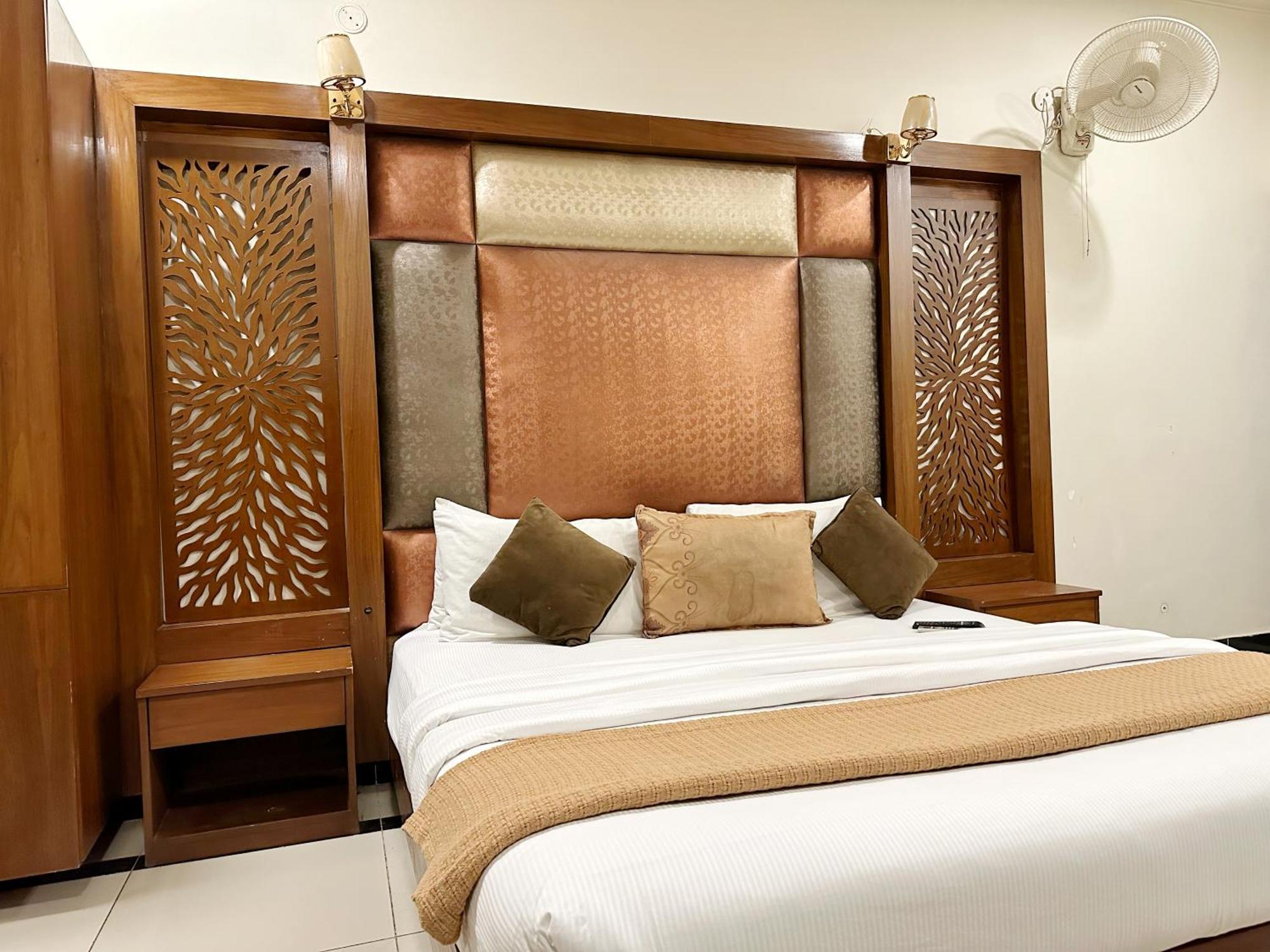 The Grand Hotel Multan Eksteriør billede