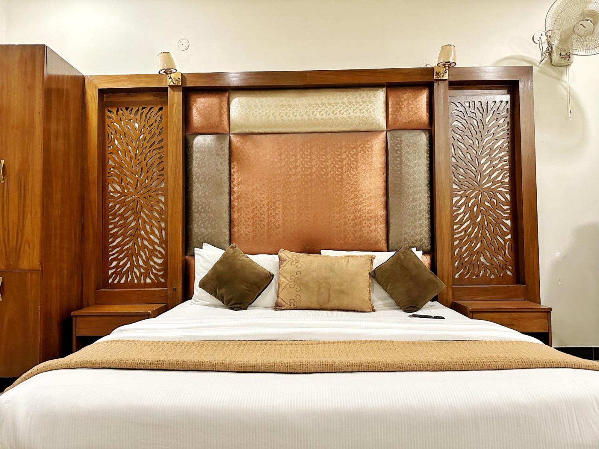 The Grand Hotel Multan Eksteriør billede